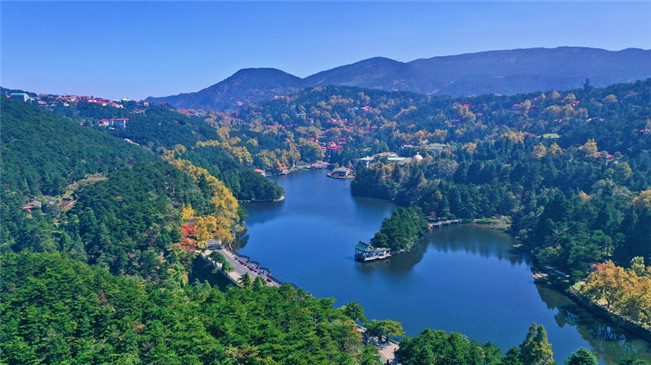 悠然庐山秋景如画 瞰绝美山湖“调色盘”
